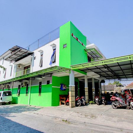Super Oyo 93012 Griya Kencana Asri Syariah Lawean Luaran gambar